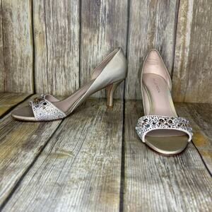 Pelle Moda Crystal Embellished Neutral Nude Leather Bridal Formal Pumps Sz 8